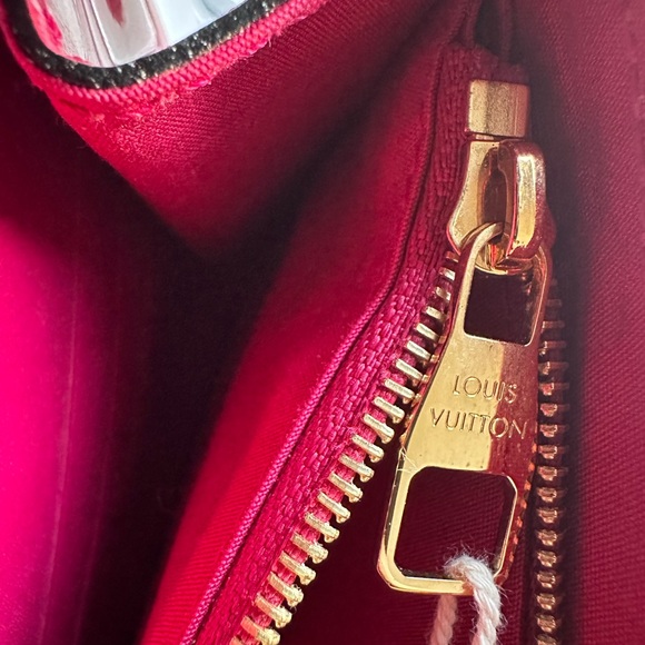 Auth LOUIS VUITTON Louise Hot Pink Patent Leather Clutch - Picture 11 of 12